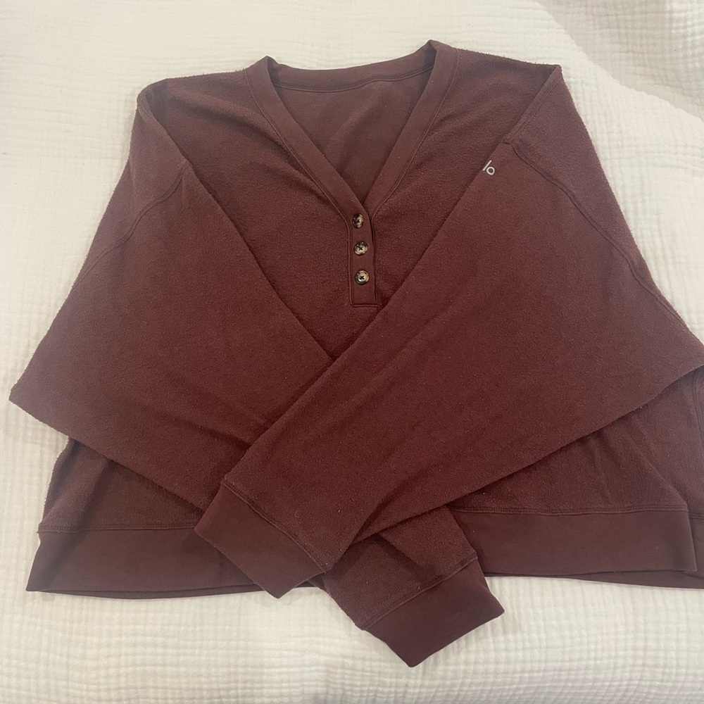 ALO Yoga Soho Cropped Henley, Cherry Cola color, Size Large